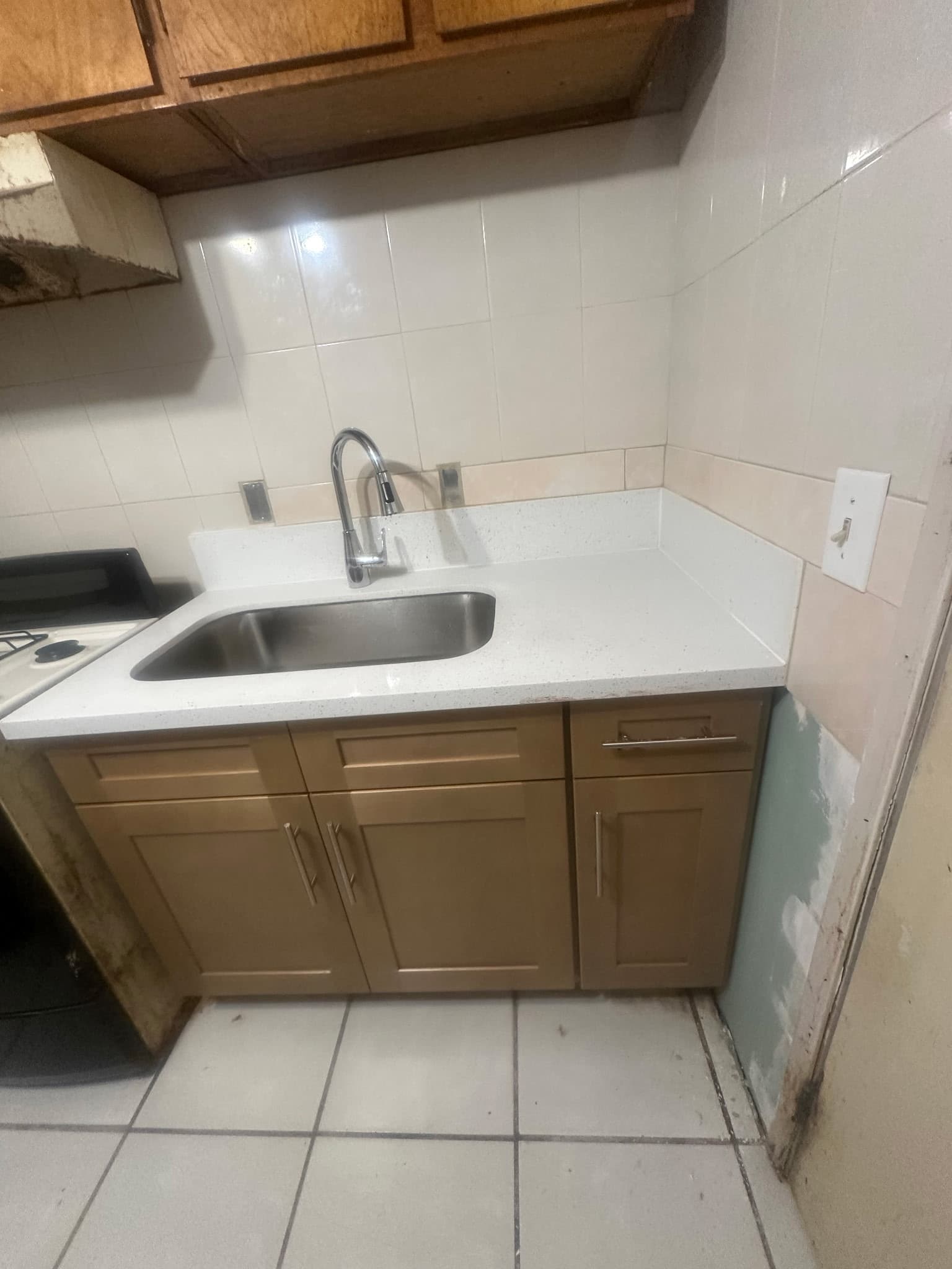 Finished — new sink, faucet & quartz countertop